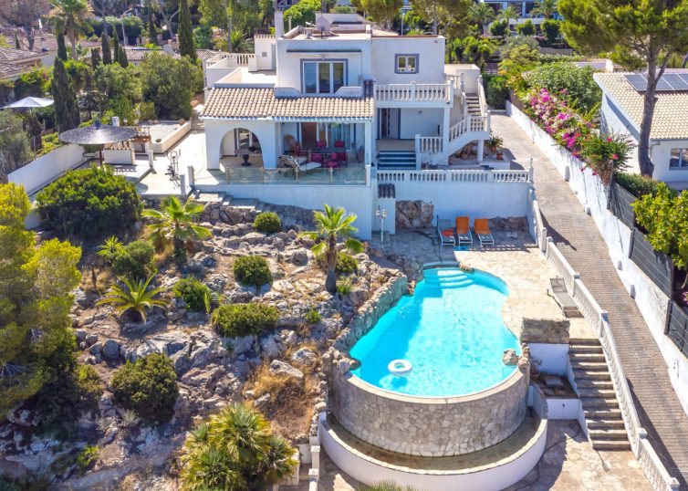 V-4069 INVESTITION! Villa mit traumhaftem Blick auf die Bucht von Santa Ponsa zu