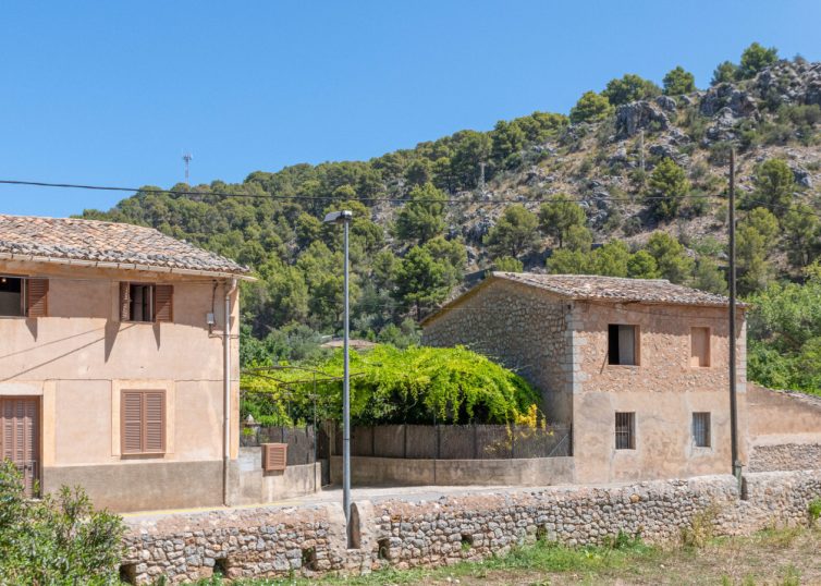 IF-4755 INVESTITION! Finca auf großem Grundstück mit Obstbäumen und viel Potenzial in Soller