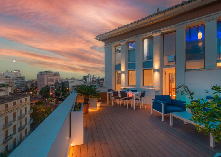 P-3864 Designer Duplex Penthouse in Palma mit gr. Terrasse, beeindruckendem Lichtdesign und Meerblick