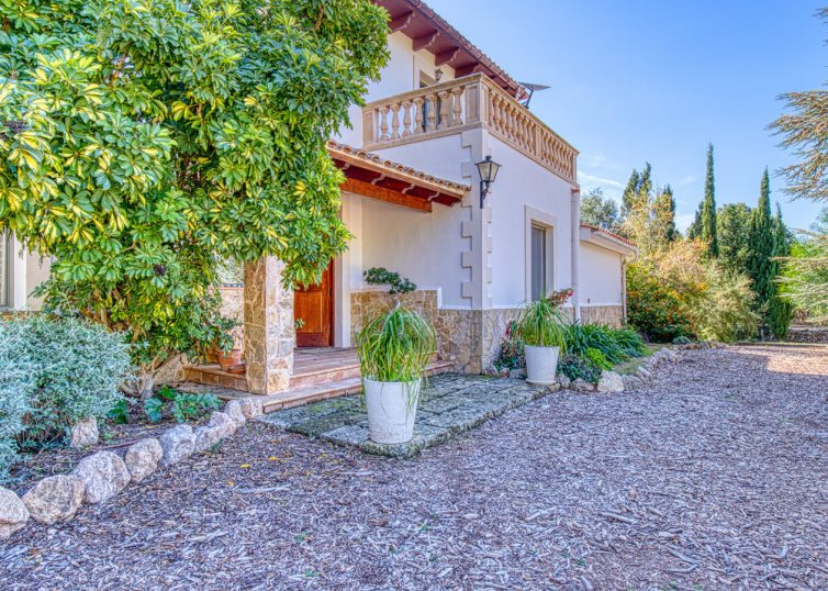 4938 Country house on large plot near Esporles with pool and stunning mountain v