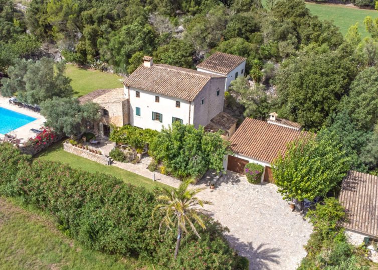 F-2301 Finca mit drei Gästehäusern mit großer Pool-Landschaft und Ferienvermietungslizenz in Cala San Vicente