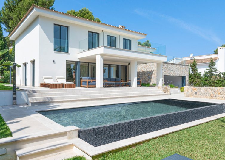 V-4675 EXKLUSIV! Moderne Luxus Villa mit Teil-Meerblick und mediterranem Flair in Nova Santa Ponsa