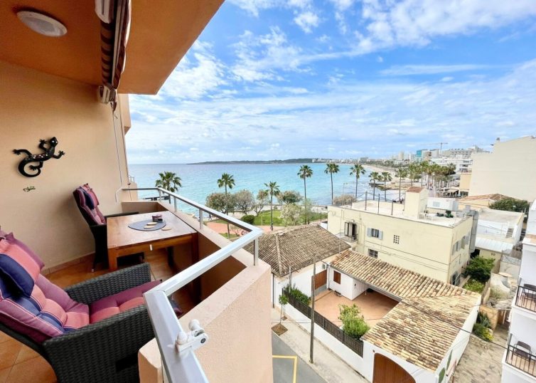 Balkon seitlicher Meerblick zur ruhgen Seitenstraße